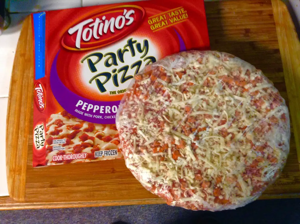 How to cook Totino's Pizza in Oven Swartzsdeli